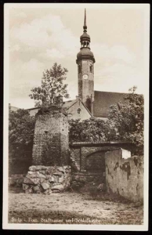 Mury obronne i kości&oacute;ł zamkowy w Stolpie