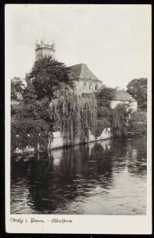 Rzeka w Stolpie z dawnym kościołem św. Mikołaja