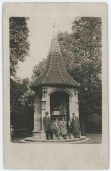 Poczt&oacute;wka fotograficzna, Sopoty w m. Gdańsku, Kapliczka przy kościele św. Jerzego w Sopocie