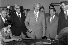 Gospodarska wizyta I sekretarza KW PZPR Edwarda Gierka w Fabryce Rękawiczek i Odzieży Sk&oacute;rzanej w Miastku