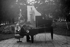 Plenerowy koncert na Dzień Działacza Kultury w parku im. Szynanowskiego