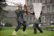 Bractwo Rycerskie Bugusława X przed kaplicą św. Jerzego w Słupsku