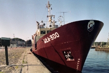 Kuter rufowy WŁA 300 - podnoszenie bandery