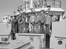 Trawler rybacki typ B 410 - podnoszenie bandery