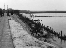 Deptak w Ustce po sztormie