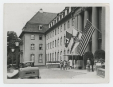 Fotografia przedstawiająca wejście do Kasino-Hotel
