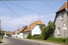 Ulica Juliusza Kossaka od strony ulicy Artura Grottgera (w tle bloki z ulicy Braci Gierymskich)