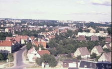 Rzut na ulicę Juliusza Kossaka i J&oacute;zefa Chełmońskiego, prawdopodobnie z wieżowca na ulicy Szczecińskiej