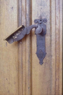 Klamka od drzwi wejściowych budynku Starostwa w Słupsku