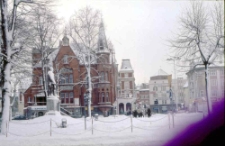 Aleja Henryka Sienkiewicza i ulica Jedności Narodowej w Słupsku zimą