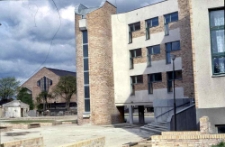 Szkoła i kości&oacute;ł na osiedlu Piast&oacute;w w Słupsku