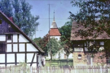 Swołowo - kości&oacute;ł i chata nr 31